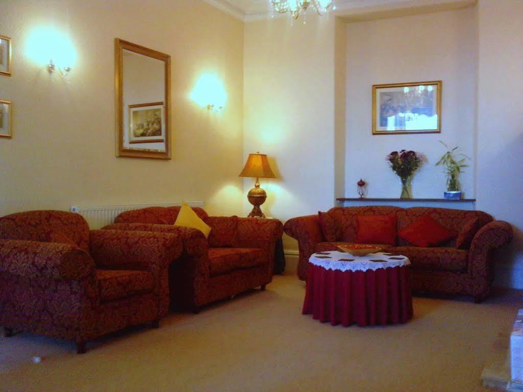Отель Ascot House (Adults Only) Лландидно Экстерьер фото